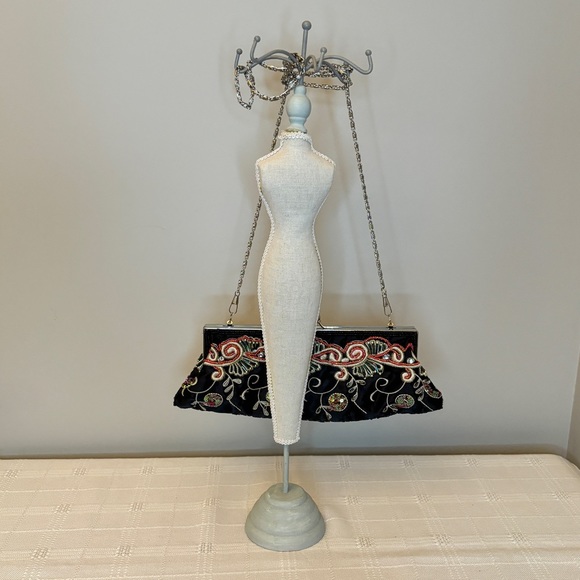 *SOLD* Vintage 90s ALDO Beaded and Sequin Clutch - Picture 2 of 8